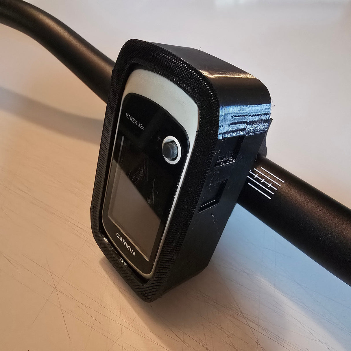 Suport GPS Etrex 22x/32x pentru Ghidon 28mm KTM/HUSQVARNA/GASGAS/BETA/SHERCO